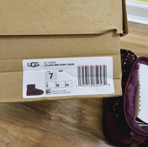 UGG Classic Mini ChunkySequin, pinot noir, size US 7 - Picture 11 of 11